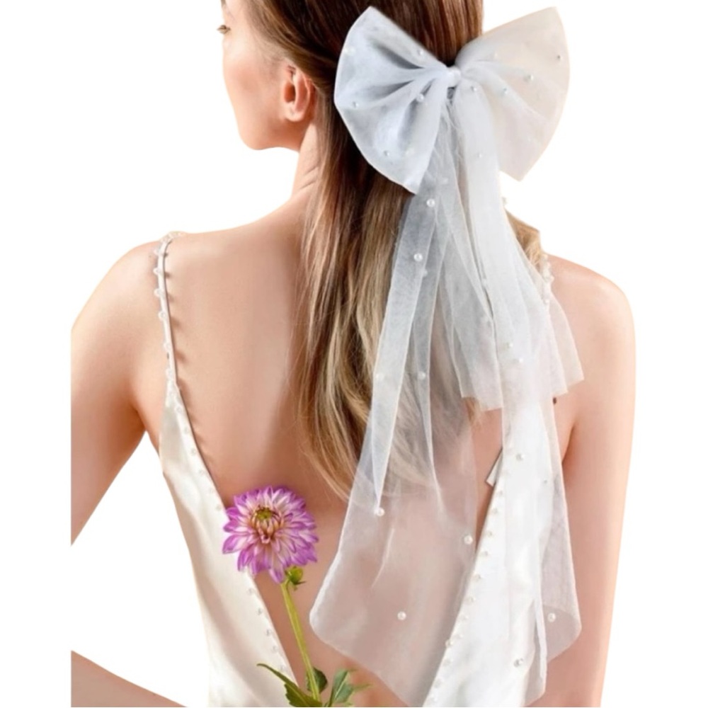 🔥3/$15 Bridal bow white veil w/ faux pearls - bride / bachelorette